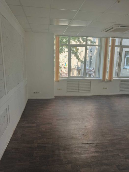 Сдам 40м.кв. под  инт. магазин, склад пр-т Науки 56.