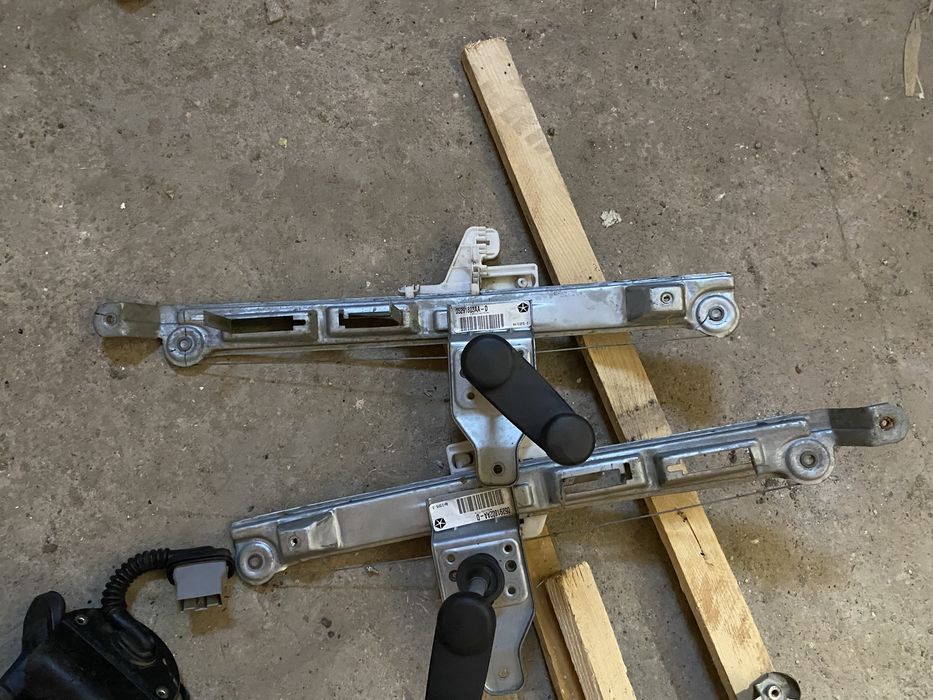 Склопідйомник механічний Jeep Patriot