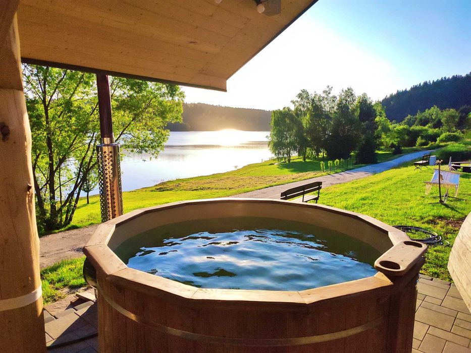 Domek z jacuzzi Solina Zawóz | Domki w Bieszczadach | prywatna plaża