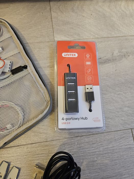 Zestaw kabli do komputera + etui na płyty CD/DVD i na kable molex