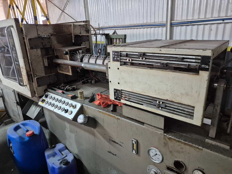Maquina de injeção plastico KM 80-210