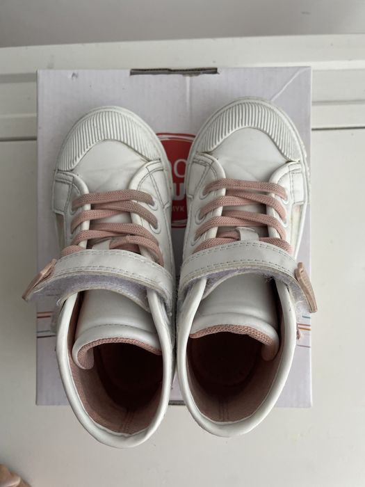 Buty z gwiazdkami firmy Smyk