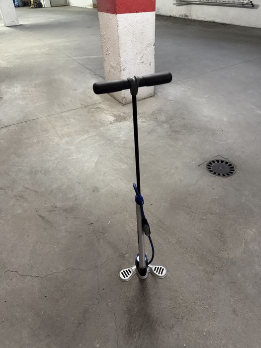 Bomba de pé para bicicleta NOVA