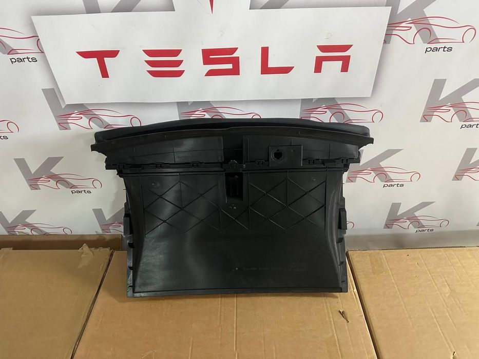 Tesla Model S 2021 Повітрозабірник передній люверс + 1588210-00-B