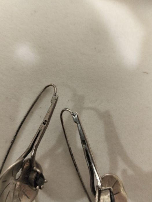 Conjunto brincos e alfinete