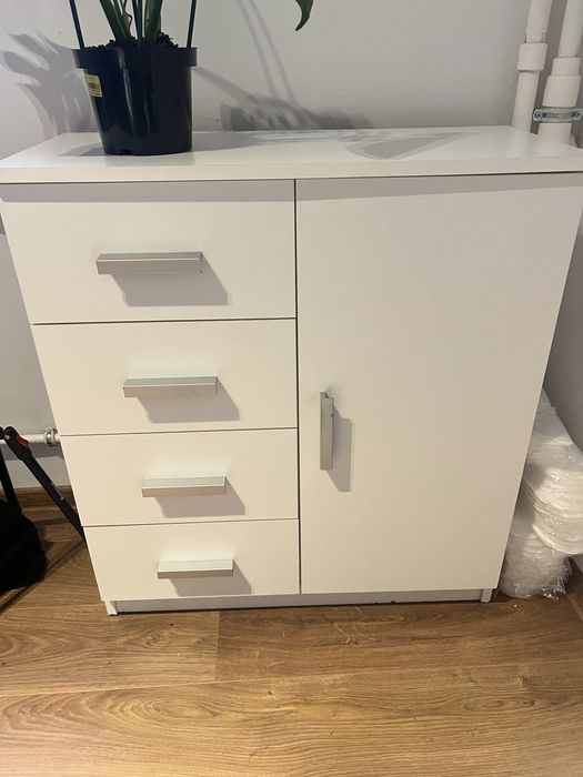 Biala komoda Ikea