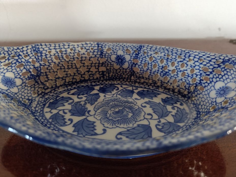 Travessa de porcelana pintada á mão
