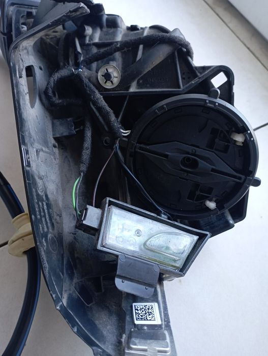 Моторчик регулювання  зеркала з пам'яттю правого гольф 7