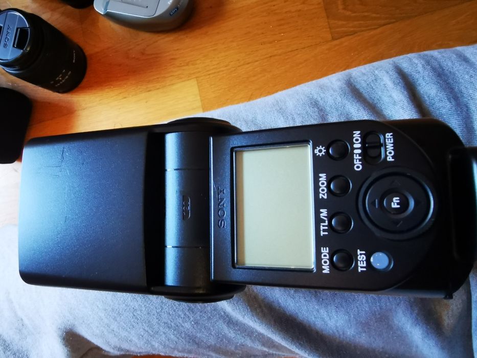 Maquina fotográfica Sony   digital a100 e respetivos acessórios