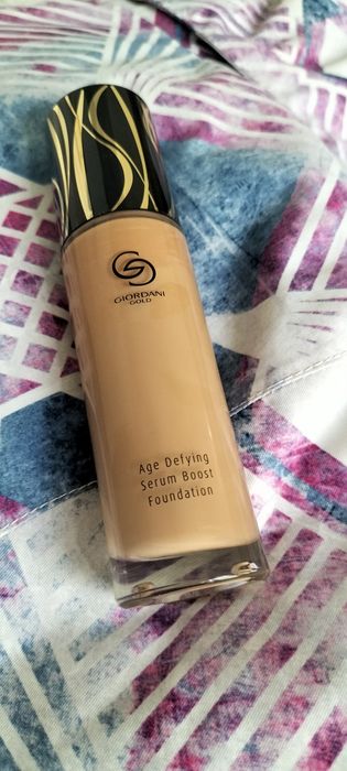 Podkład pod makijaż Serum- age delying boost,Warm beige