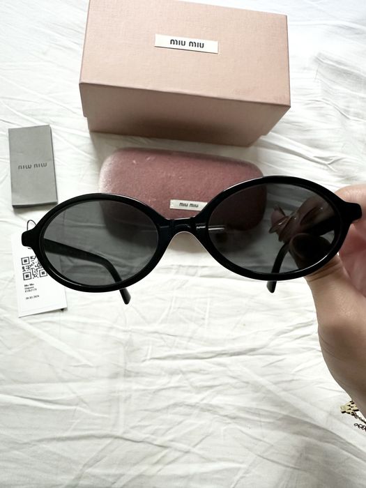 óculos de sol sunglasses preto black oval Miu Miu 04ZS