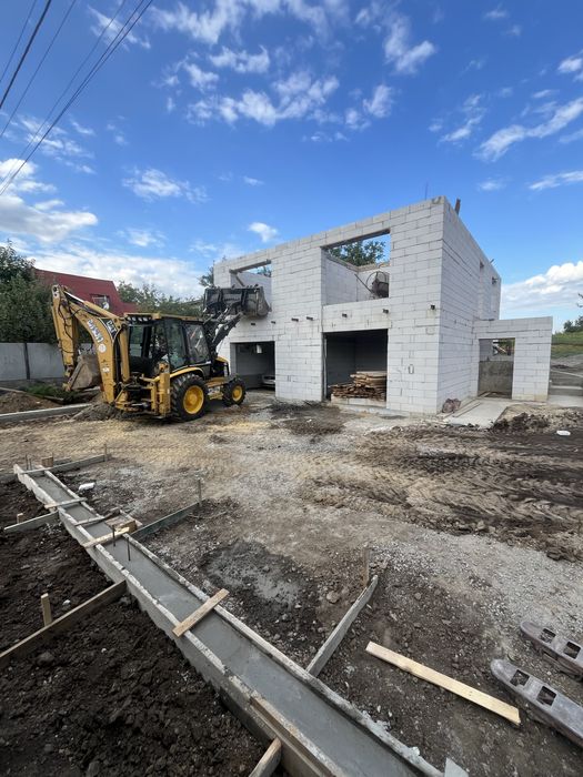 Надаємо послуги по будівництву