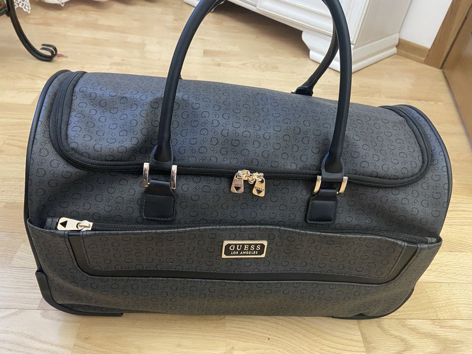 Дорожня сумка на колесах Guess