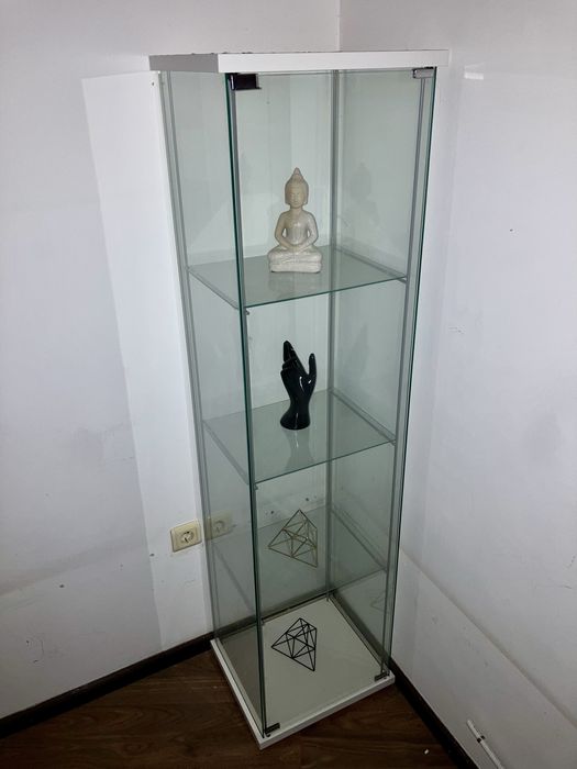 Стеклянная витрина