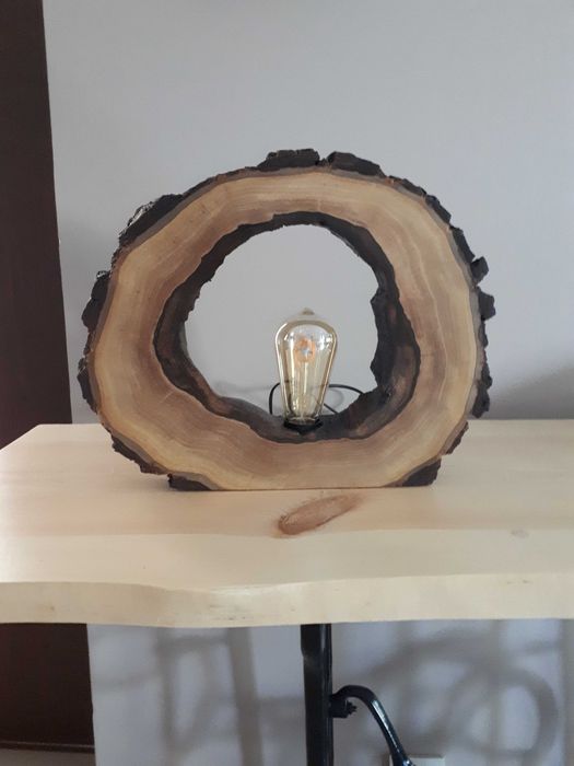 Lampa z plastra orzecha