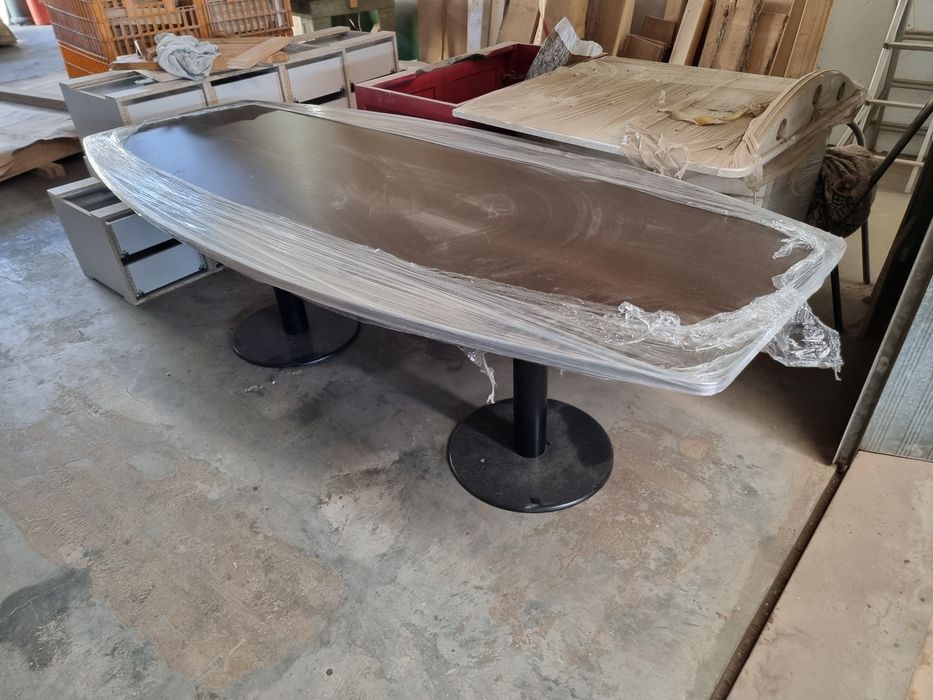 Mesa em madeira para sala