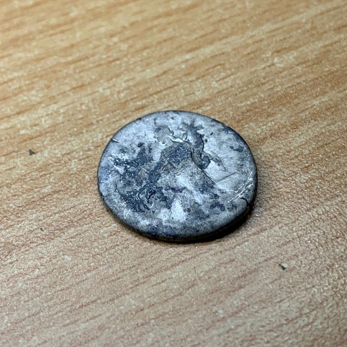 Римська срібна монета імператора Антона Пія (145-161 рр. до н. е.)