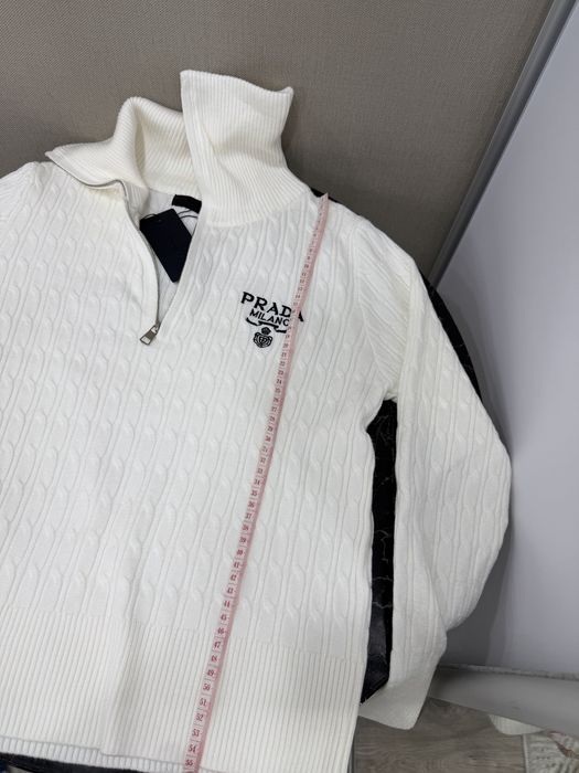 Кофта від бренду PRADA