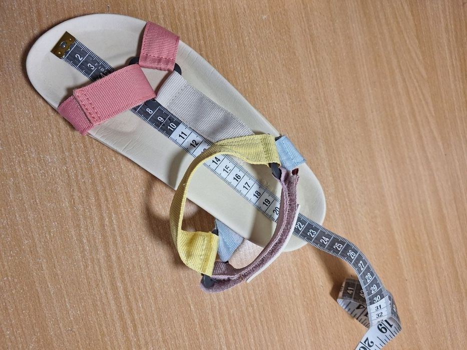 Zara  босоніжки 35 розміру