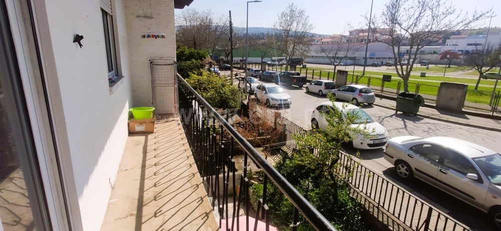 Moradia V4 com excelente potencial, com possibilidade de criação de 2 apartamentos independentes