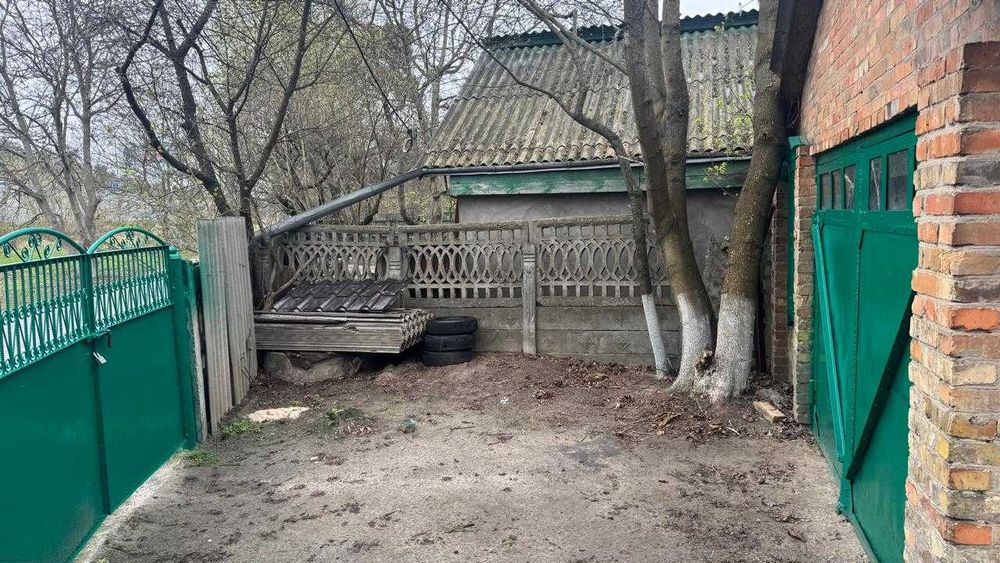 Будинок біля метро Житомірська