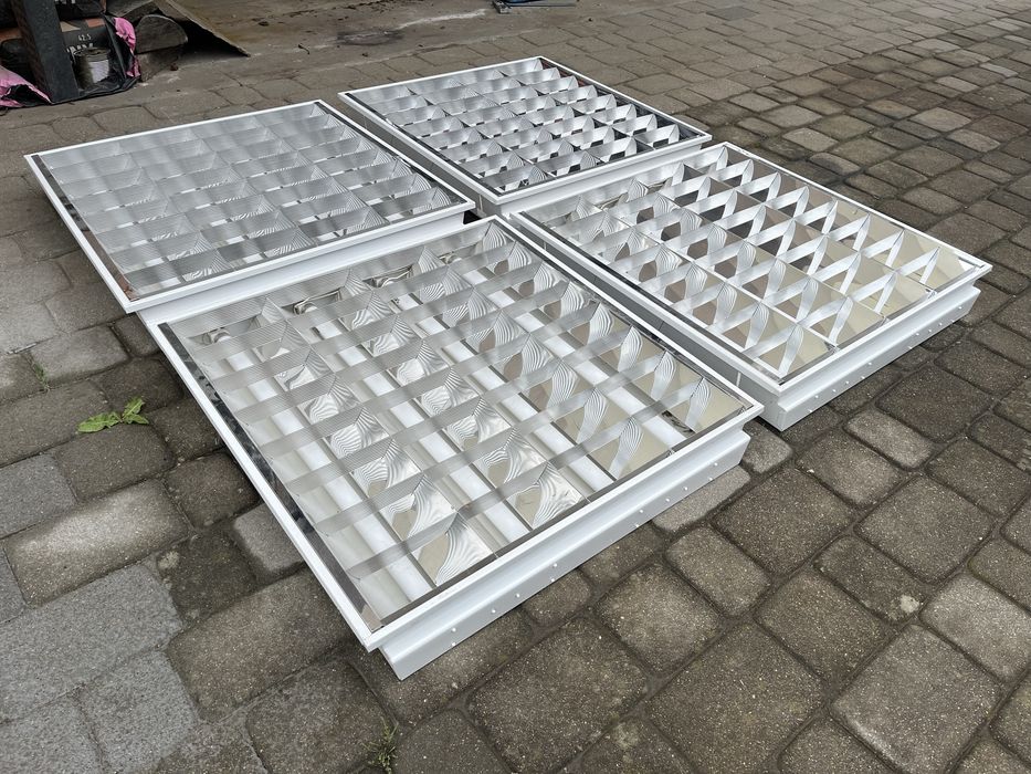 Plafony, lampy sufitowe pod zabudowę.