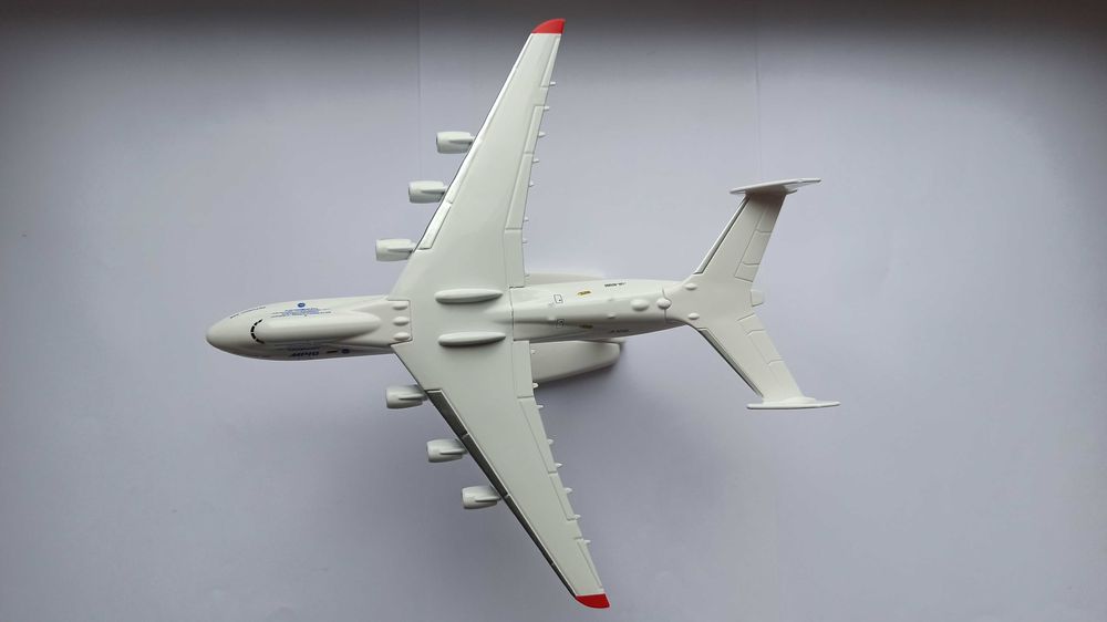 Модель літака Ан-225 Мрія металічна 1:400