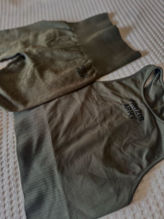 Conjunto Prozis Army Khaki (Leggings e Crop Top)