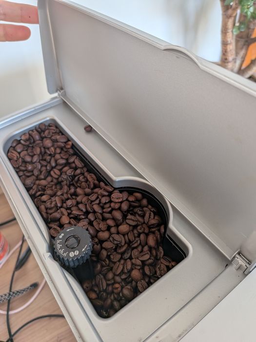 Кавоварка Кавомашина, кофемашина DeLonghi Magnifica Elegance