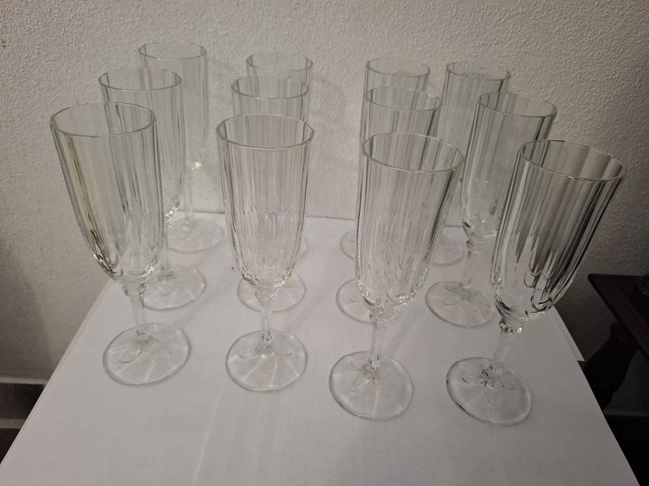 Copos de champanhe, licor e de água em vidro vintage - LUMINARQUE