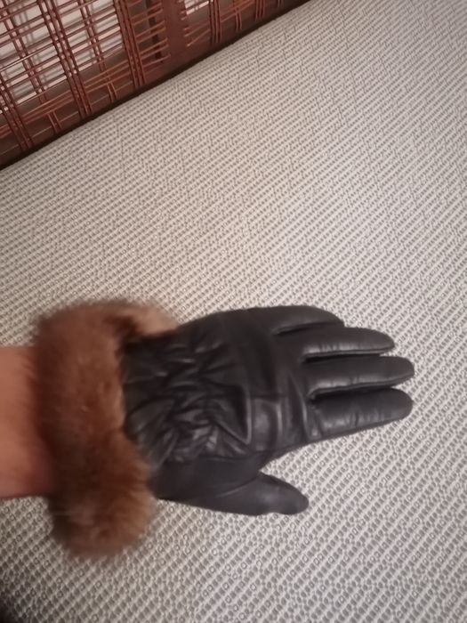 Luvas em pele e pêlo