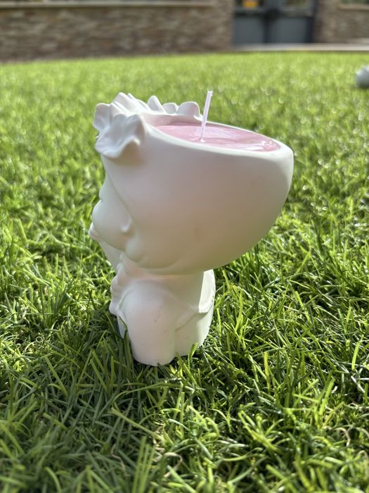 boneca de gesso cerâmico com vela