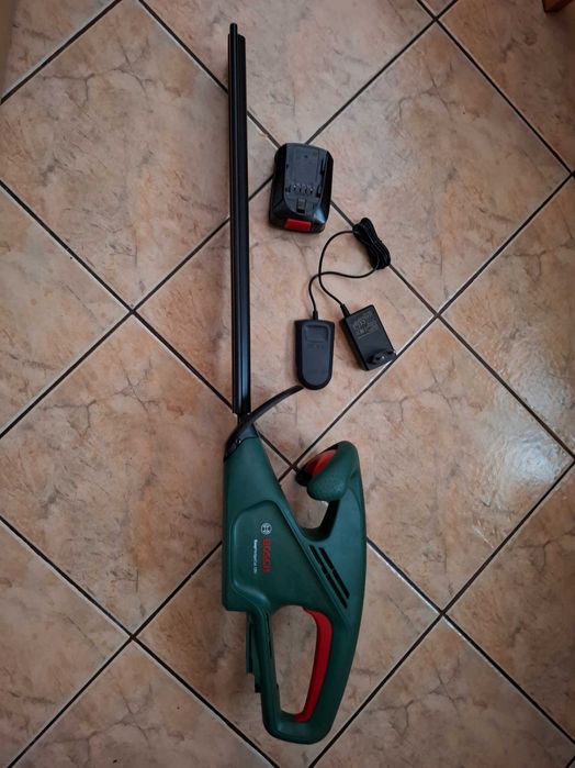 Sekator akumulatorowy BOSCH EasyHedgeCut 18V-44-11. Nowy.