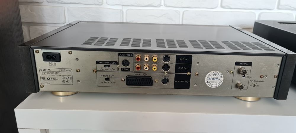 Magnetowid Sony EV S1000E, Video Hi8