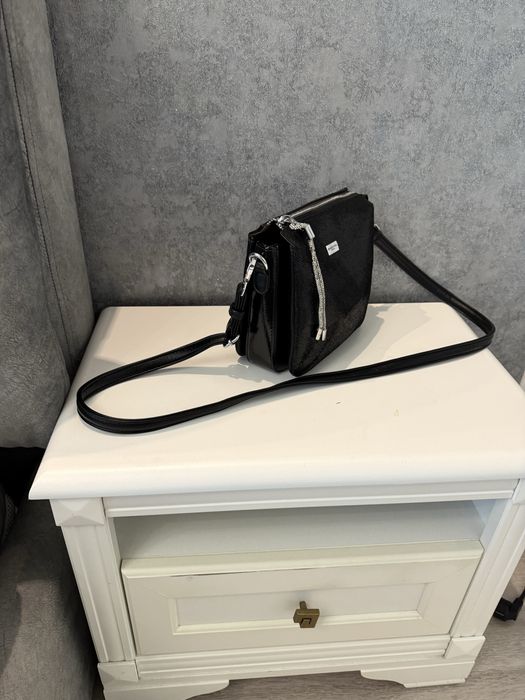 Подаю сумочки почти новые один раз одеты