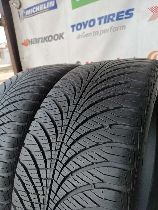 Всесезонні шини 235/45 R19 Goodyear vector 4seasons gen-2 95% залишок