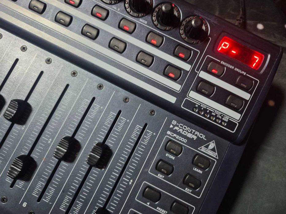 Behringer B-Control BCF2000