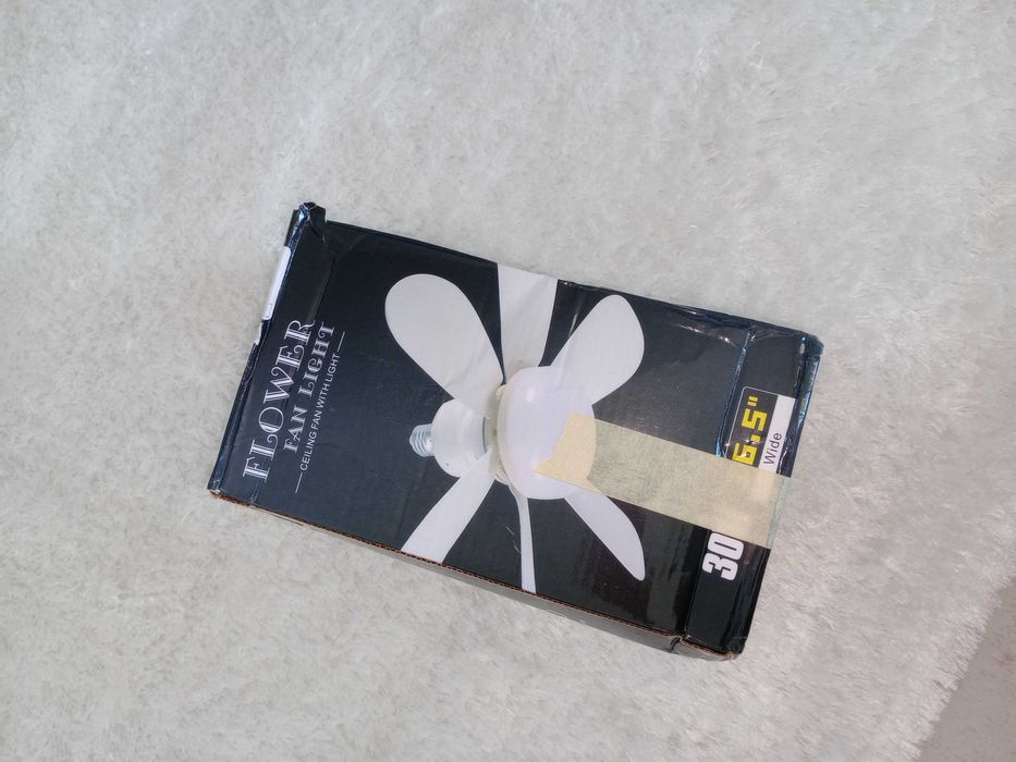 Ventoinha de teto com lâmpada integrada