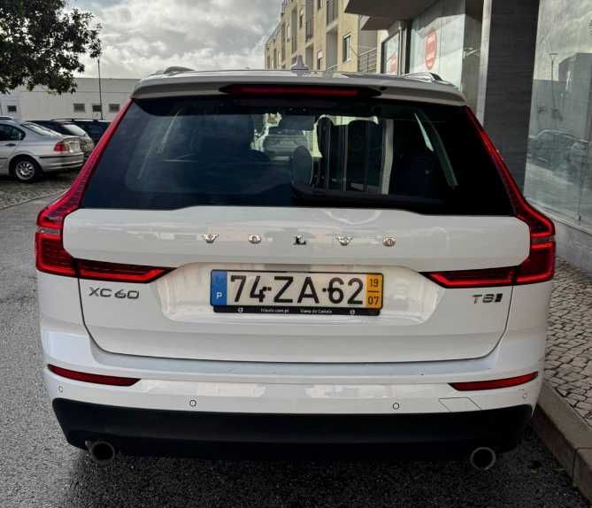 Volvo XC60 T8 Plug-in Hybrid AWD AWD Momentum Plus 2019 – Full Extras