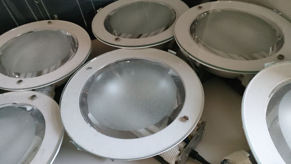 Focos completos como novos