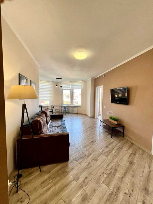 2-кімнатна квартира біля бювету, паркінг, Роксолани 16.  Є відео.