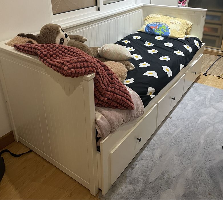 Cama de solteiro com gavetas tipo Ikea