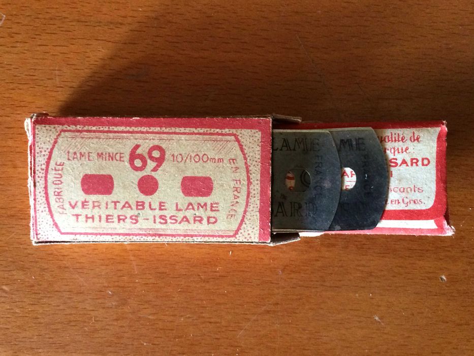 Máquina de barbear de viagem SOS