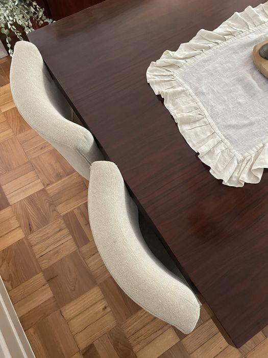 Mesa de Jantar + 8 cadeiras + 1 aparador + 1 móvel TV