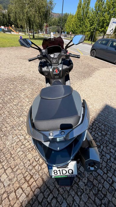 Vendo maxi scooter KYMKO XCiting 400I ABS em excelente estado