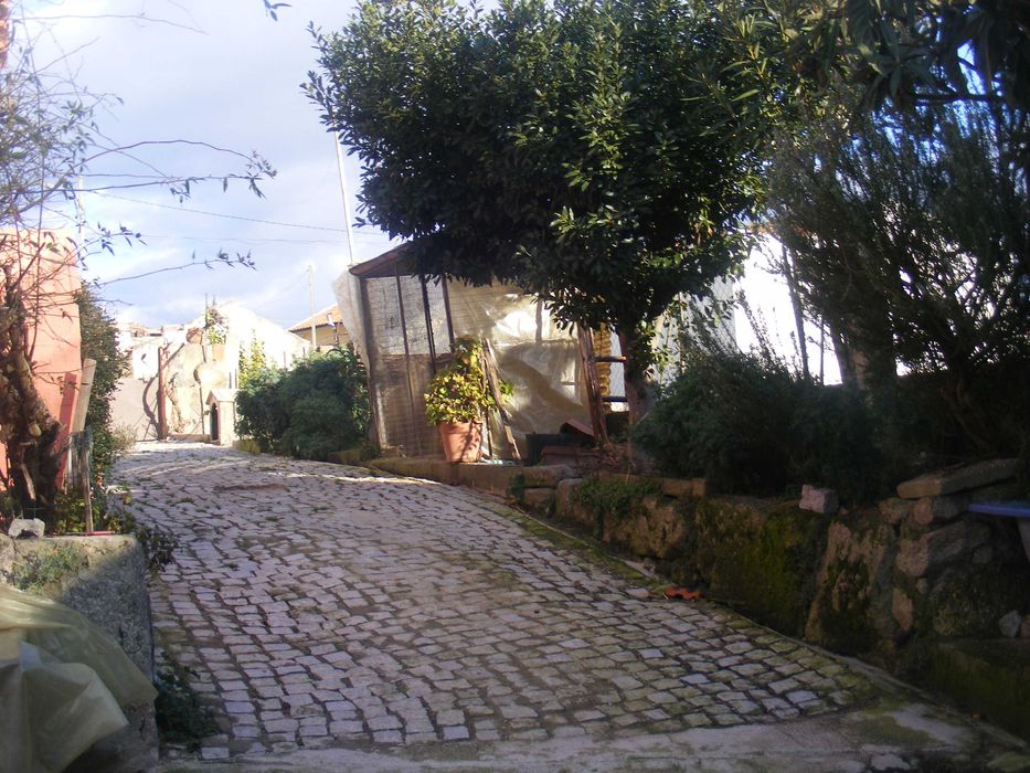 Vendo moradia , propriedade privada com vedação total