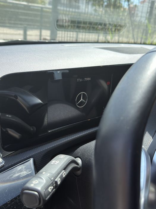 Mercedes A 180 AMG cinza rato