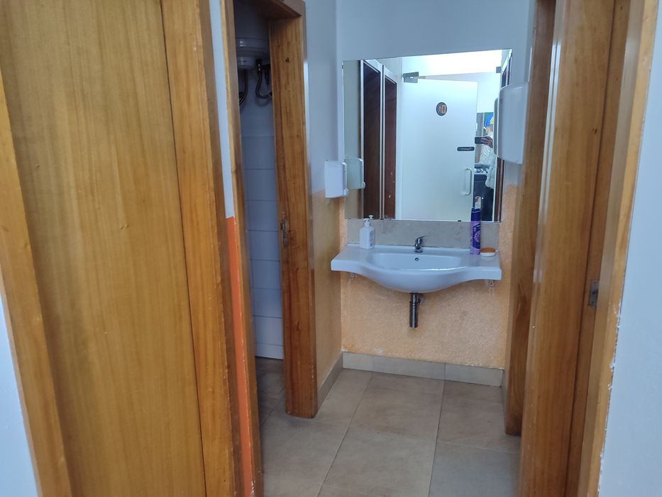 Trespasse de café e barbearia