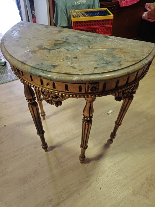 Mesa de centro e comoda antigas