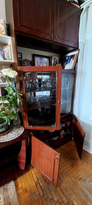 Продам советский сервант-шкаф